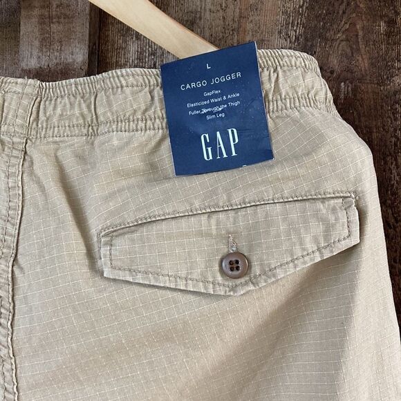 Gap Men’s Slim Leg Cargo Jogger- Elasticized Waist- Fuller Through The Thigh - Picture 7 of 16
